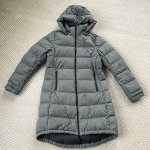 The North Face women’s coat size medium. Removable hood.
